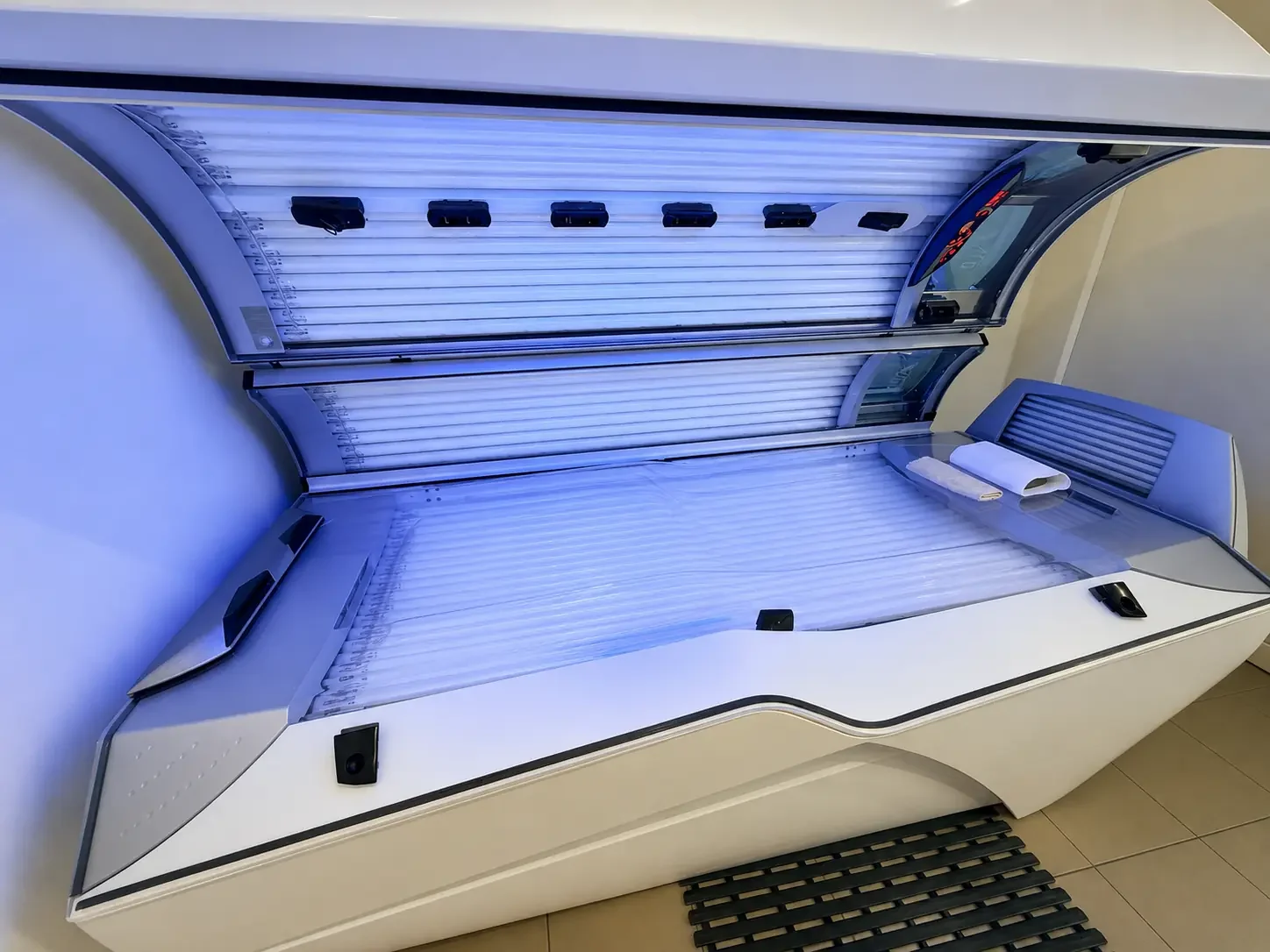 Ergoline Excellence 800 csövek és belső tér
